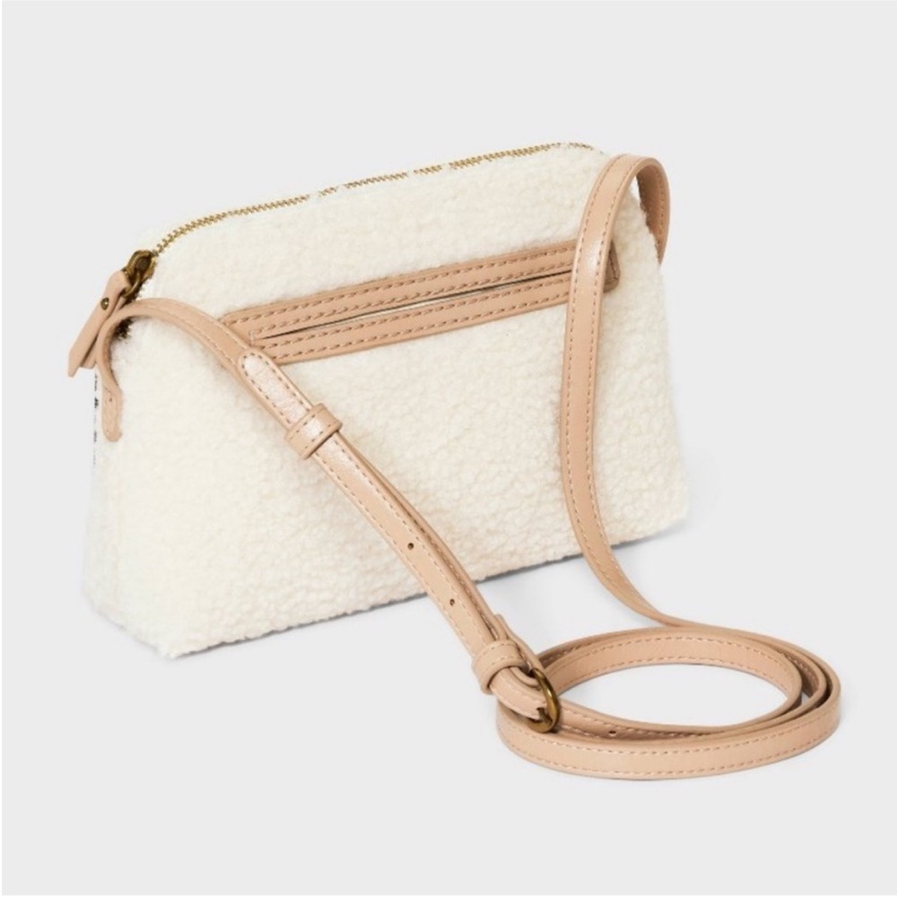 NWT Universal Thread Crossbody Bag Addison Cream Sherpa Tan Vegan Leather Zipup - Picture 3 of 16